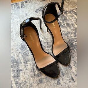 Black Express Strappy Heel patent shiny NWT